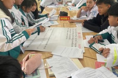 TIẾT ÔN TẬP NGỮ VĂN – SÂN KHẤU TRUYỀN THỐNG THẮP LỬA LỚP HỌC